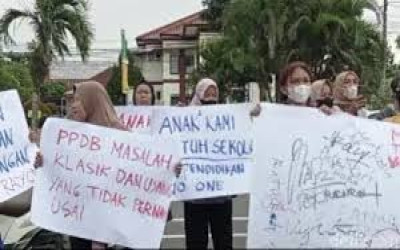 Zonasi & Kurikulum Berubah Lagi? Orang Tua Resah, Siswa Jadi Korban Sistem