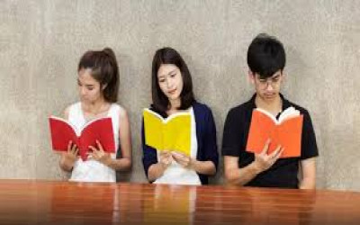 Katanya Paling Medsos, Siapa Sangka Gen Z Punya Minat Baca Tinggi